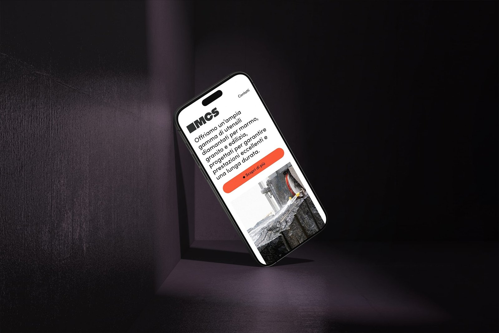 Sito web MC Solutions su iPhone - mobile design UX UI